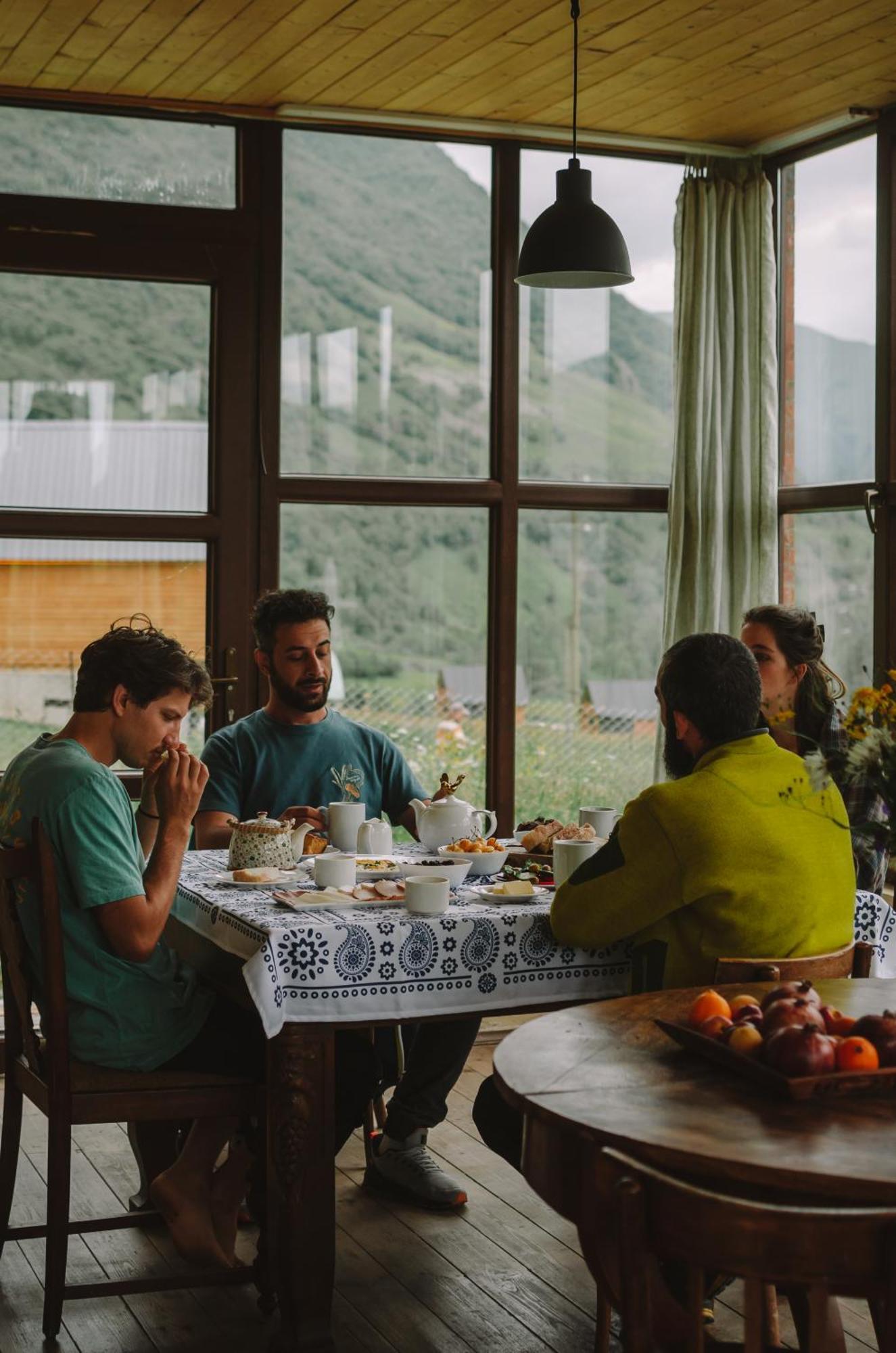 Arte In Kazbegi Hotel Exterior photo