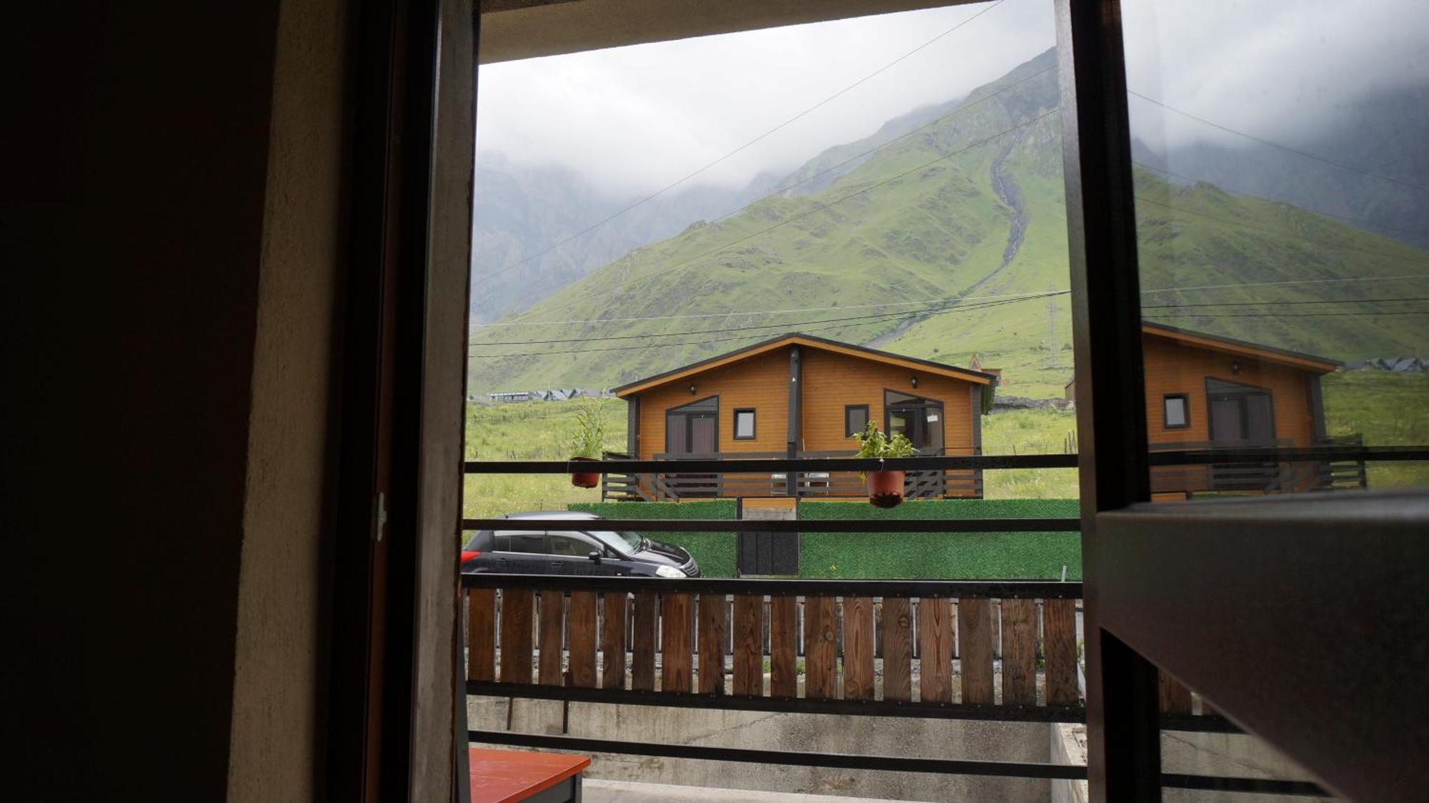 Arte In Kazbegi Hotel Exterior photo