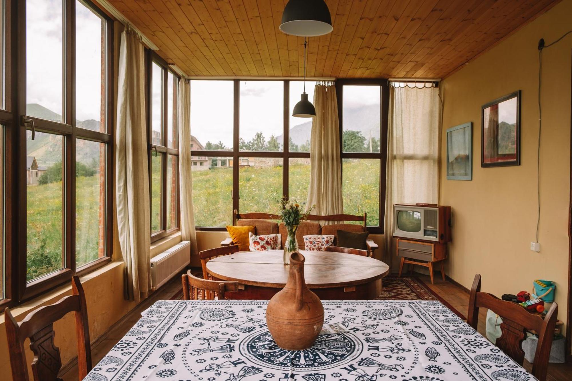 Arte In Kazbegi Hotel Exterior photo