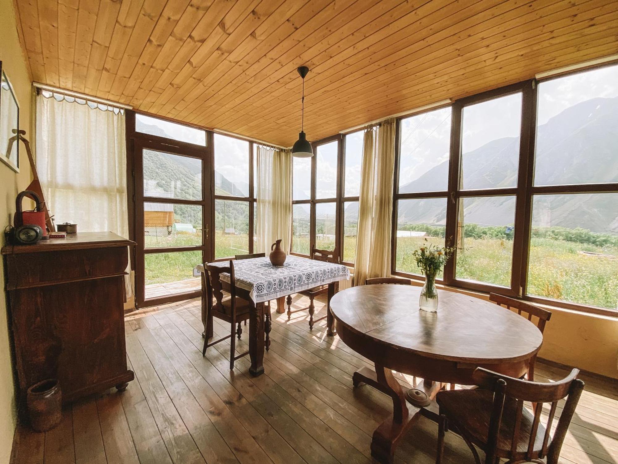Arte In Kazbegi Hotel Exterior photo